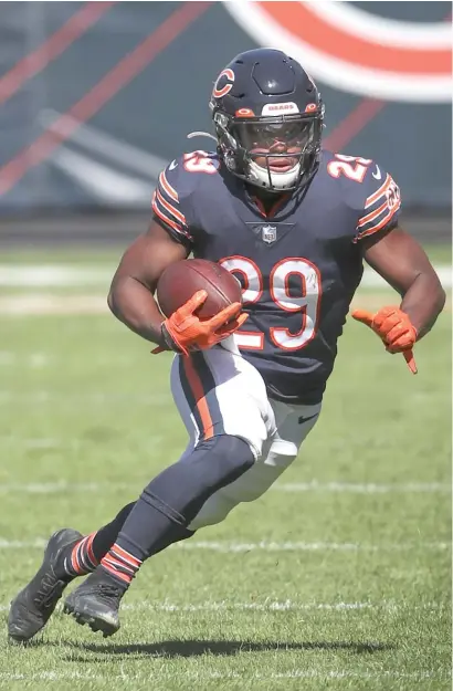  ?? KAMIL KRZACZYNSK­I/AP ?? Bears running back Tarik Cohen suffered a torn ACL in his right knee on a punt return Sunday against the Falcons.