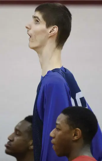  ?? JEFF SWENSEN PHOTOS/NEW YORK TIMES ?? At seven-foot-seven 17-year-old Robert Bobroczkyi towers over teammates and opponents, but realizes his height will only get him so far in basketball. His coaches are working on building his strength and mobility.