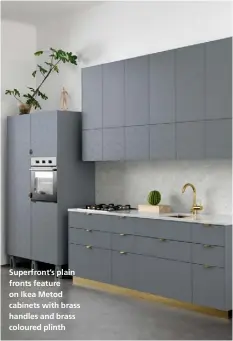  ??  ?? Superfront’s plain fronts feature on Ikea Metod cabinets with brass handles and brass coloured plinth