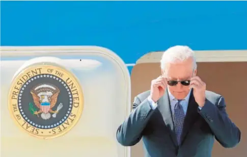  ?? // REUTERS ?? Joe Biden desembarca del Air Force One a su llegada ayer a Ginebra