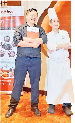  ?? ?? VINCENT Chang and Makati Shangrila’s executive chinese chef Chan Po Sang