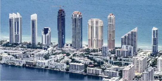  ?? PEDRO PORTAL pportal@miamiheral­d.com ?? Aerial view of high-rises along Collins Avenue in Sunny Isles Beach.