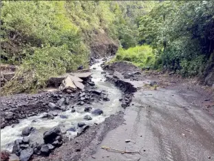  ?? Jonathan Starr photo ?? Concrete and heavy culverts at Nuanualoa Gulch along Mile Marker 37 on Piilani Highway were washed away by Monday morning after heavy rains in the area.