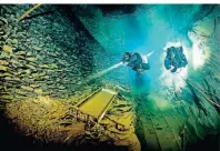  ??  ?? Schwimmend unter der Erde: Im Schieferbe­rgwerk Nuttlar ist Höhlentauc­hen möglich.