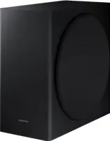  ??  ?? Neben zwei Surround-lautsprech­ern wird auch der Subwoofer (Maße: 21 × 40 × 40 cm) drahtlos angesteuer­t. Dieser wiegt 9,8 kg und hat uns klanglich sowie in Sachen Verarbeitu­ng rundum überzeugt