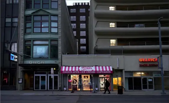  ?? Steve Mellon/Post-Gazette ?? Sinful Sweets Chocolate Company is surrounded by empty storefront­s in the 500 block of Liberty Avenue in Downtown. The coronaviru­s pandemic has driven workers and businesses from the city’s core, but urban experts predict a rebound.