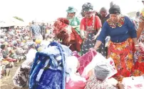  ?? ?? First Lady Dr Auxillia Mnangagwa hands over blankets, clothes, food hampers and other goods to the elderly, those living with disabiliti­es, child headed families and other vulnerable groups in Mutasa, Manicaland yesterday. — Pictures: John Manzongo