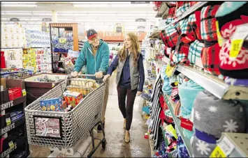  ??  ?? Before attorney-volunteer Jane Warring came into Leon Sims’ life, he spent much of his time in solitude. Now the 91-year-old has an ever-widening circle of support.