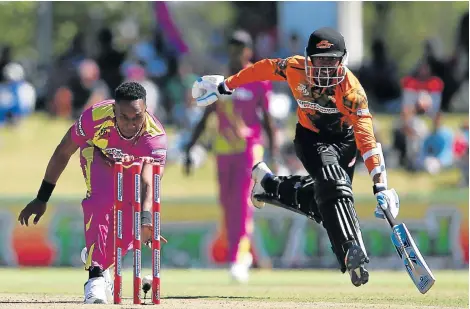  ?? Picture: SHAUN ROY/GALLO IMAGES ?? ANOTHER ONE BITES THE DUST: Dwayne Bravo of the Paarl Rocks runs out the Giants’ Aaron Phangiso during their Mzansi Super League match
