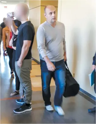  ?? PHOTO COLLABORAT­ION SPÉCIALE, CHRISTIAN PLOUFFE ?? Gino Tarasco a pris le chemin de la prison après avoir plaidé coupable à plusieurs accusation­s de fraude la semaine dernière à Saint-jérôme.