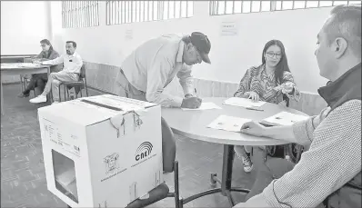  ?? XCA ?? El sufragio de los delegados barriales se cumplió con normalidad en la sede del Colegio de Abogados del Azuay. /