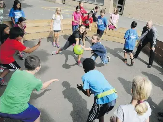  ?? TRIBUNE NEWS SERVICE ?? Principal Tim Callahan watches over a game of gaga played by Grade 5 students at Madison Elementary School in Wheaton, Illinois.