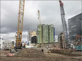  ??  ?? Les prochaines tours, dessinées par Jean Nouvel, seront érigées dans le 13e.