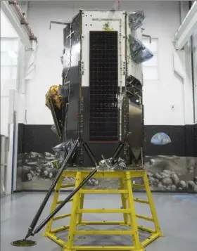  ?? Glenn Benson/NASA via The New York Times ?? The Project Morpheus prototype lander while being tested in 2014 at the Kennedy Space Center in Cape Canaveral, Fla. Two spacecraft have ended up askew on the moon this year.