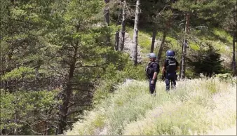  ?? (Photos Dylan Meiffret) ?? C’est à la mi-journée, hier, que le corps sans vie de Marc Floris a été découvert.