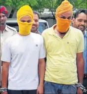  ?? HT PHOTO ?? Police presenting the suspects before mediaperso­ns in SBS Nagar on Friday.