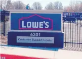  ?? TAYLOR HOOD/JOURNAL ?? Lowe’s is hiring 500 employees between now and October to work out of its Albuquerqu­e call center, shown here at Jefferson and Osuna NE.