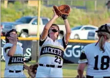  ?? Jeremy Stewart ?? Rockmart’s Sarah Beth Frasier (center) sets up to make the catch on an infield fly during Thursday’s game against Ringgold at Rockmart High School.