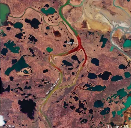  ??  ?? DESASTRE. Los ríos han tomado una tonalidad roja por más de 20.000 toneladas de diésel derramadas.
