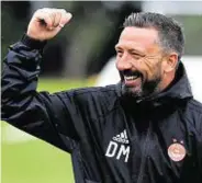  ??  ?? That’s my boys: Derek McInnes, right, sees the funny side as Adam Rooney and Anthony O’Connor get down to business at Countesswe­lls