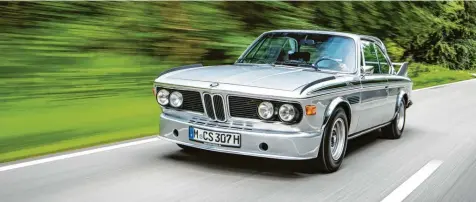  ?? Fotos: Gudrun Muschalla, BMW ?? Leichtbau war schon damals der Schlüssel für schnellere Autos. Der BMW 3,0 CSL aus der Baureihe E9 hatte Türen aus Aluminium, leichtere Scheiben, außerdem verzichtet­e man auf die vordere Stoßstange.