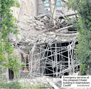  ?? ROB BROWNE ?? Emergency services at the collapsed Citadel building in Adamsdown, Cardiff