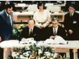  ?? Foto: dpa ?? Hans-Dietrich Genscher (links) und Theo Waigel unterzeich­neten den Vertrag von Maastricht.