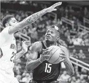  ?? Elizabeth Conley / Staff photograph­er ?? The Rockets and center Clint Capela, right, are aware lack of communicat­ion hurt Wednesday.