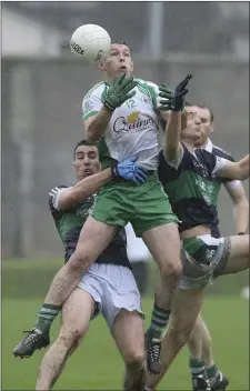  ??  ?? Baltinglas­s’ John McGrath and Bray’s Eoin McCormack compete.