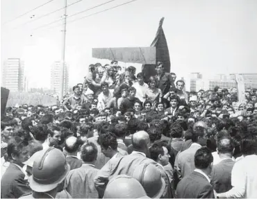  ?? Foto: dpa-Report ?? Protestier­ende Studenten auf einer Kundgebung im Belgrader Universitä­tsviertel im Juni 1968