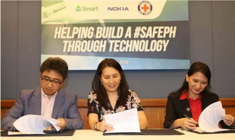  ?? — Chris Navarro ?? SAVING LIVES. (L-R) Darwin Flores, Head Community Partnershi­p of Smart Communicat­ion Inc.; Christina Cabrera, Head of Nokia Technology Center Philippine­s and Ana Villar Mariquina, Head of Disaster and Risk Reduction Unit Disaster Management Services...