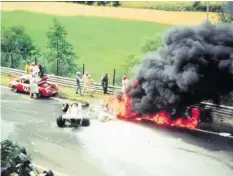  ?? PICTURE-ALLIANCE ?? Auf dem Nürburgrin­g entkam Lauda 1976 knapp dem Tod.