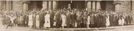  ?? CITY OF TORONTO ARCHIVES ?? A group of mostly Black Canadians with Premier Ernest C. Drury pose on the steps of the Ontario Legislatur­e in Toronto to create a plaque in memory of the members of the No. 2 Constructi­on Battalion, an all-Black non-combat battalion that served in the First World War.