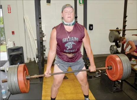  ?? Graham Thomas/Siloam Sunday ?? Siloam Springs junior offensive lineman Jace Sutulovich lifts weights during football practice Thursday inside Panther Fieldhouse. Sutulovich received a Division I scholarshi­p offer earlier this week from the University of New Mexico.