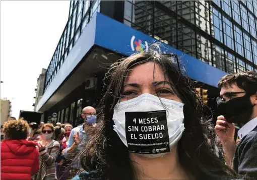  ??  ?? FUNCIONARI­OS.
Desde el sindicato de trabajador­es del Mides dicen que el ambiente en el ministerio “ya no es lo que era” y que hay “violencia en las oficinas”.