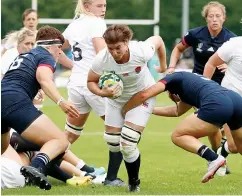  ??  ?? Pack power: England No.8 Sarah Hunter on the charge