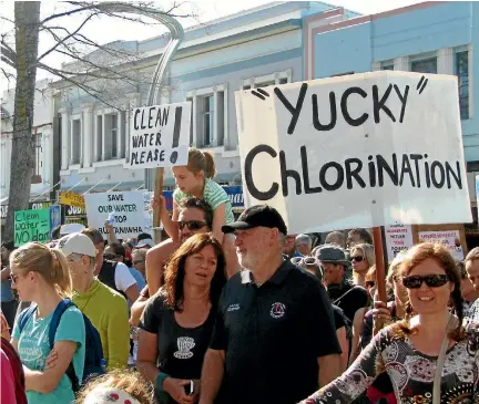  ?? PHOTO: EMILY HENDERY/STUFF ?? Havelock North residents protest after the town’s water was contaminat­ed causing a gastro outbreak last August.