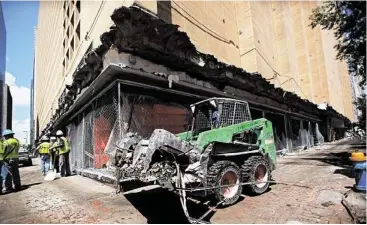  ?? Mayra Beltrán / Houston Chronicle ?? Crews prepare the downtown Macy’s building for implosion. News in January of the department store’s closure was a blow to downtown and prompted the mayor to form the Downtown Retail Task Force.