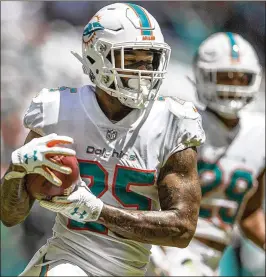  ?? BILL INGRAM /THE PALM BEACH POST ?? Dolphins cornerback Xavien Howard on Bengals receiver A.J. Green: “He’s got history, man. We have to be ready for the challenge.”