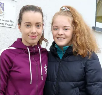  ??  ?? Donna Delahunty and Jessica Blyth taking part in the Bree Youth Club Winter Fun Run/Walk.