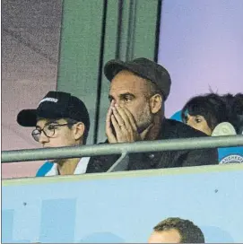  ?? FOTO: EFE ?? Guardiola, preocupado, en uno de los palcos del Etihad