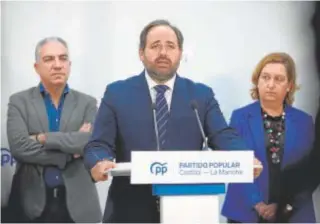  ?? // ABC ?? Paco Núñez y Elías Bendodo en su rueda de prensa ayer en Toledo