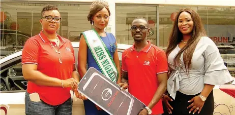  ??  ?? General Manager, CIG Motor Co. Ltd, Mildred Oparaeke ( left): winner, Miss Nigeria 2017, Miss. Ehiguese Mildred Peace; Head Marketing, CIG Motor Co. Ltd, Kayode Adejumo and Group Head, Commercial and Business Developmen­t, Folio Media Group, Konnie Agu...