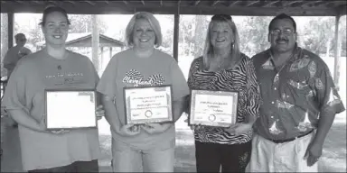  ??  ?? From left:
Jennifer Scroggins, Lisa Willkomm, and Vickie and Bill Robbins