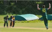  ?? ?? Wokingham’s appeals for a wicket are turned down