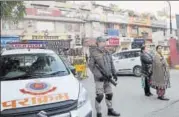  ?? HT PHOTO ?? Nearly 200 police personnel conducted a eighthourl­ong search operation in Khan Market on Friday.