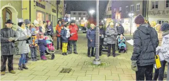  ?? ARCHIVFOTO: STEFFEN LANG ?? Der lebendige Adventskal­ender zieht in diesem Jahr vom Stadtbrunn­en auf den Klosterpla­tz um.