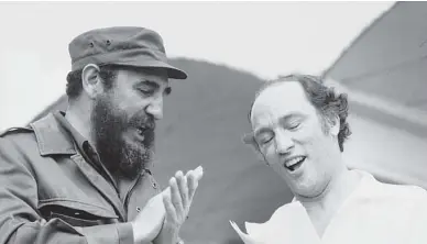  ?? DUNCAN CAMERON / LIBRARY AND ARCHIVES CANADA ?? Cuban prime minister Fidel Castro and prime minister Pierre Elliott Trudeau join in a singalong in 1976.
