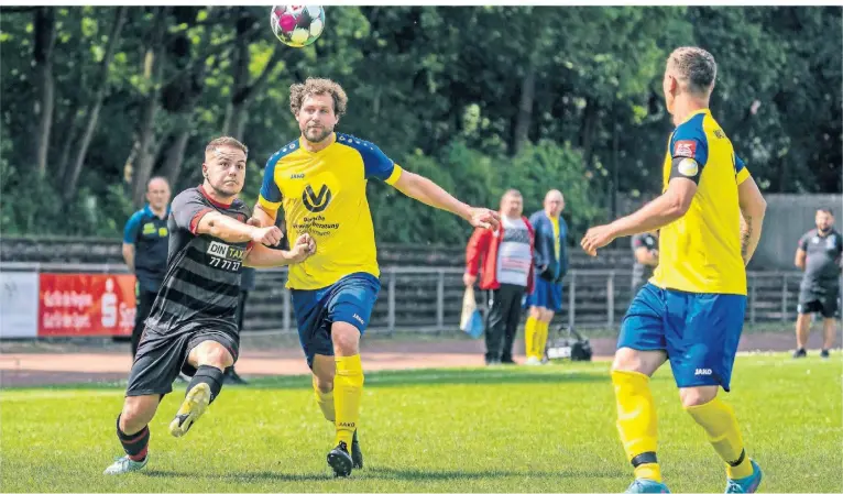  ?? FOTO: ARNULF STOFFEL ?? In einer umkämpften Partie setzte sich der SC Wacker Dinslaken gegen RWS Lohberg knapp durch.
Kreis Rees/bocholt, Gr. 1