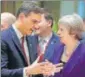  ?? AP ?? British PM Theresa May with Spanish counterpar­t Pedro Sanchez at Brussels.